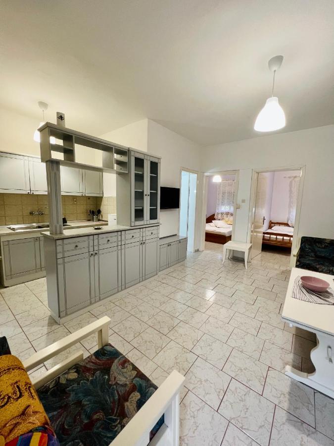 Atlantis Apartments Vrasná 外观 照片